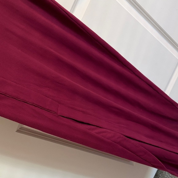 Chic Sleeveless Maxi Dress in Deep Burgundy - Picture 4 of 4